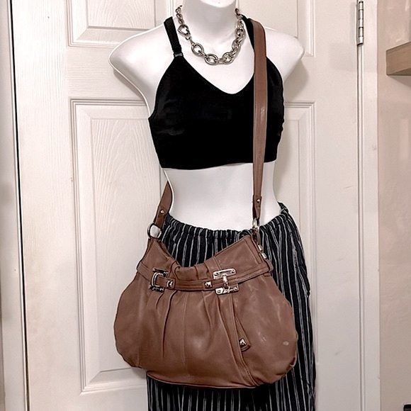 Junior Drake Brown Tan Neutral Pleated Leather Goldtone Crossbody Bag Purse - Picture 1 of 12
